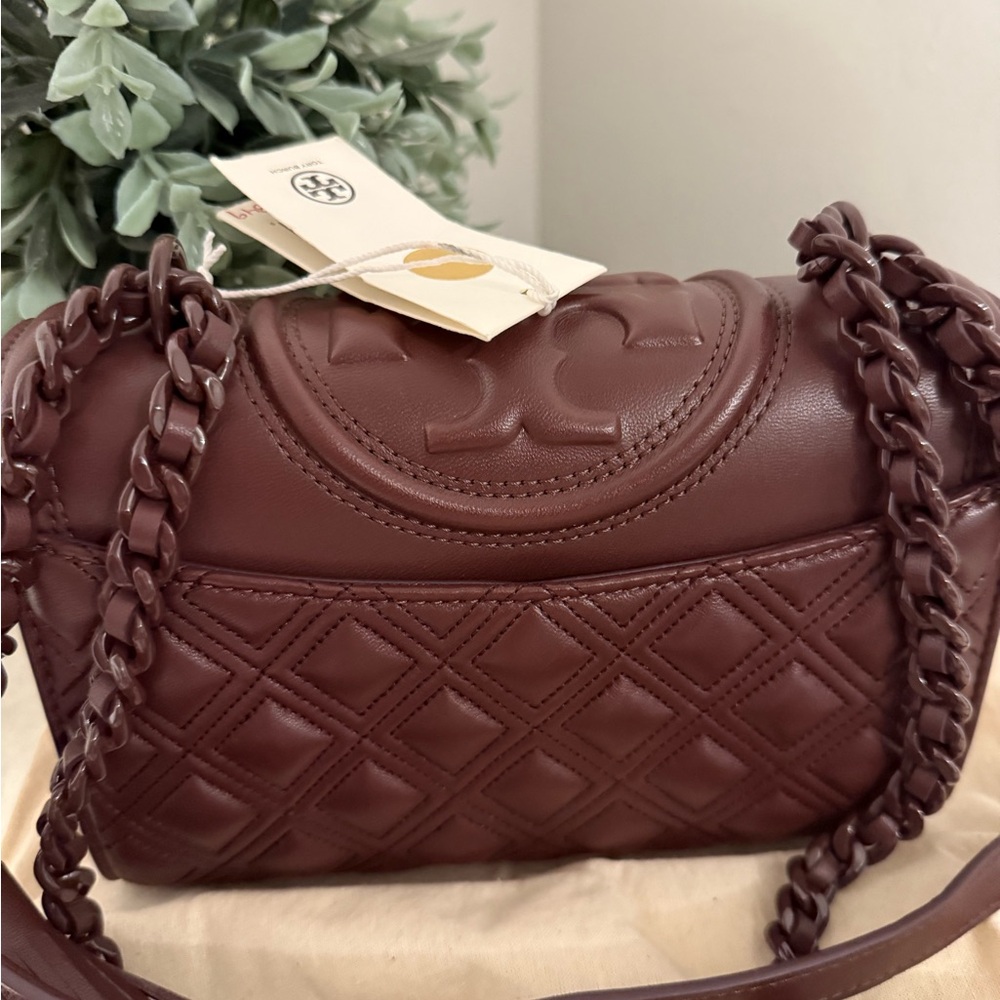 Tory Burch
Fleming Small Leather Convertible Shoulder Bag - Picture 3 of 5